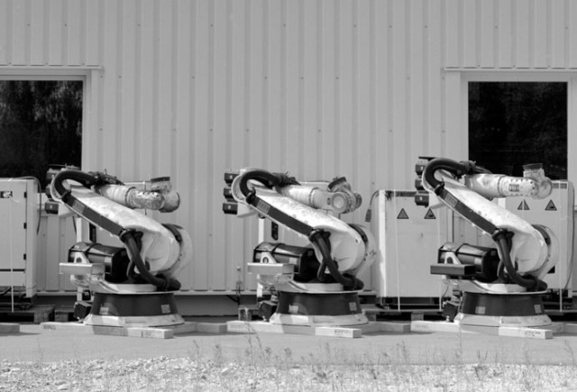 OUTRACE_100704_ROBOTS_MAINTENANCE_KRAMWEISSHAAR_03