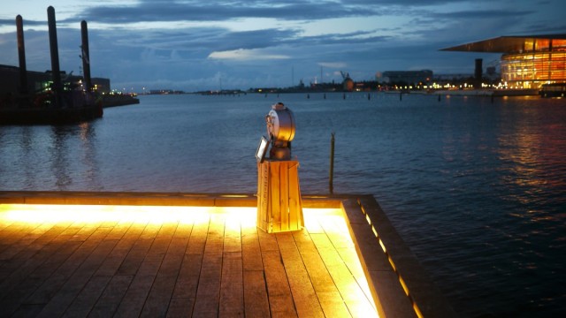 03_lamp_at_harbor